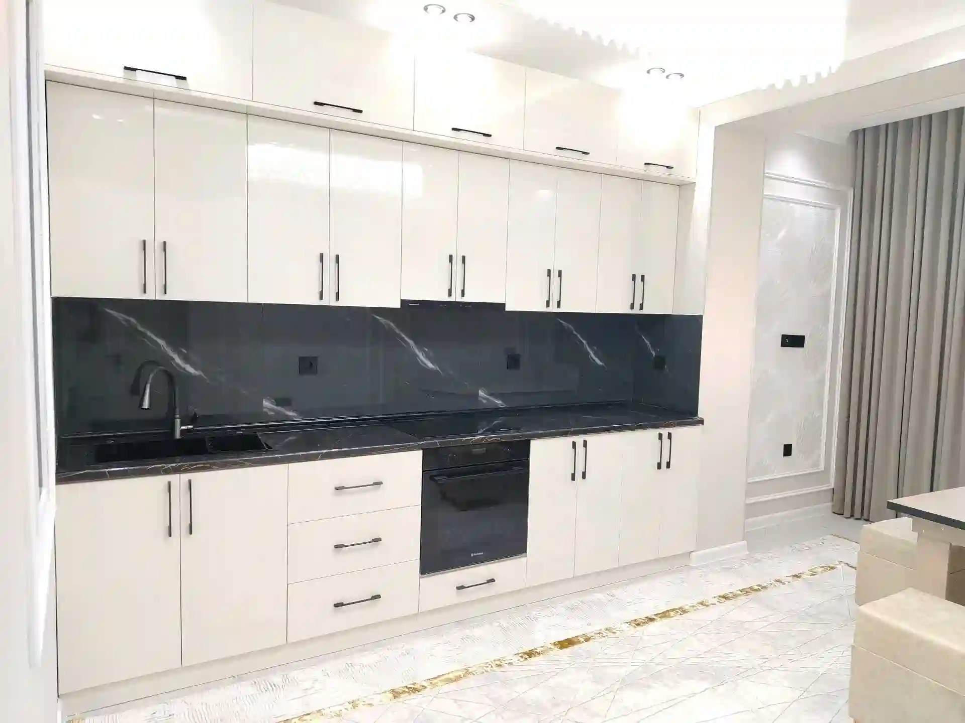 3-к квартира, 3 этаж, 77 м², сомони ваданассос