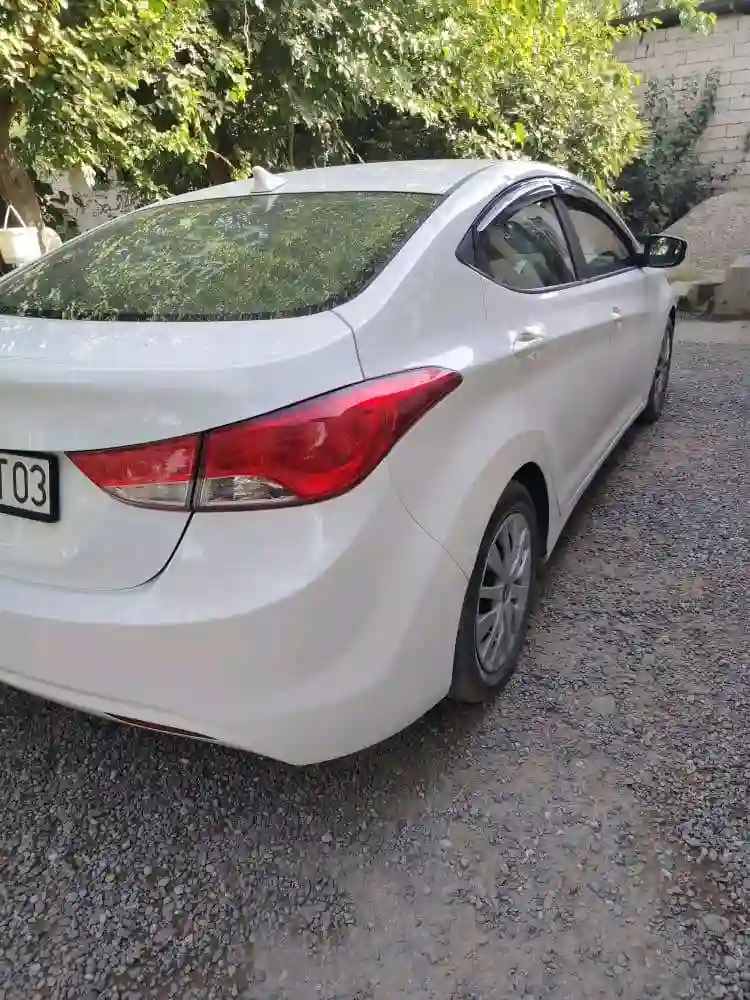 Hyundai Elantra 2012