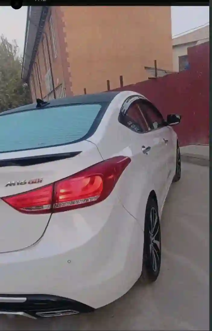 Hyundai Avante 2012