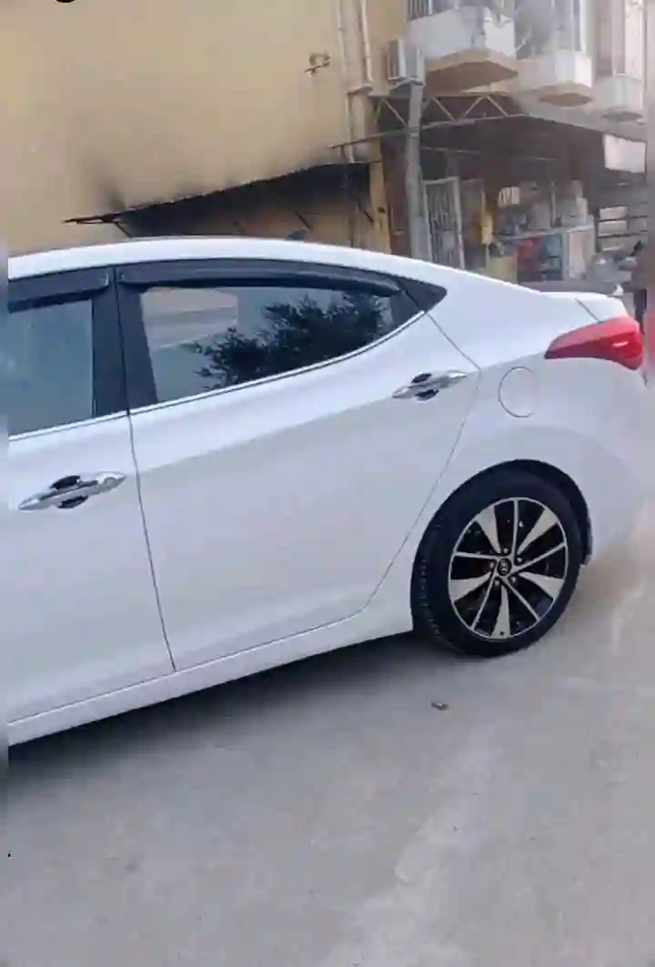Hyundai Avante 2012