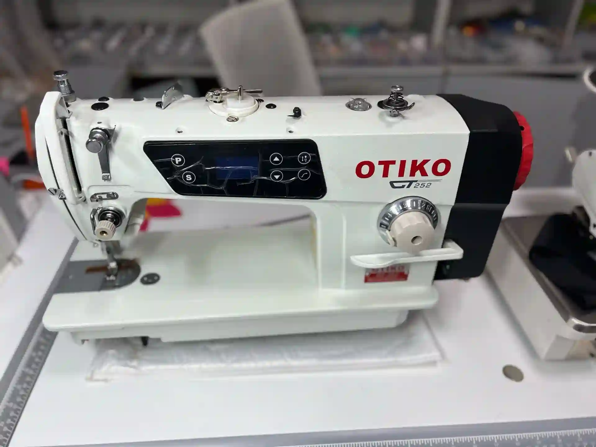 Мошинаи дарздӯзии OTIKO GT-252