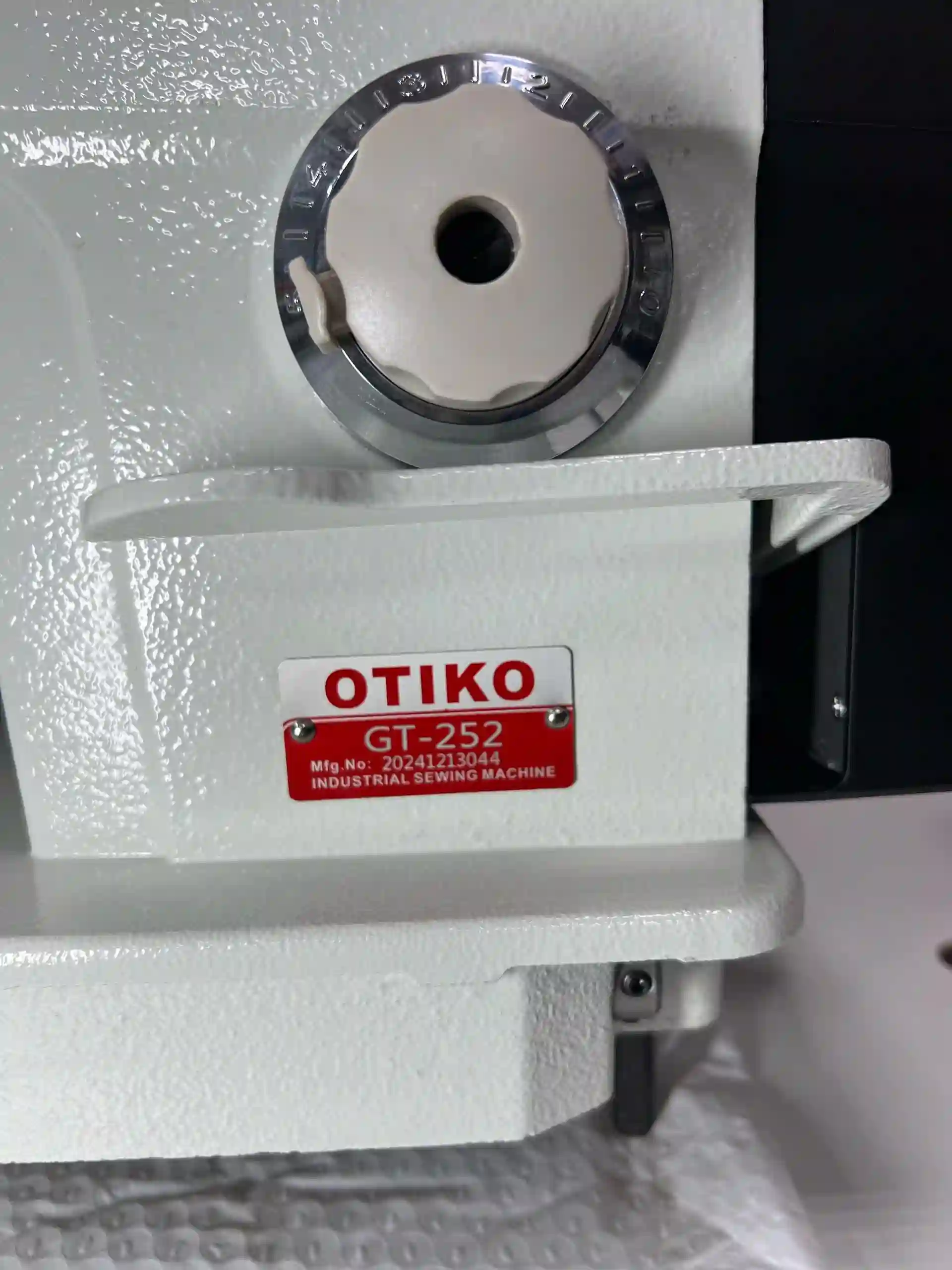 Мошинаи дарздӯзии OTIKO GT-252