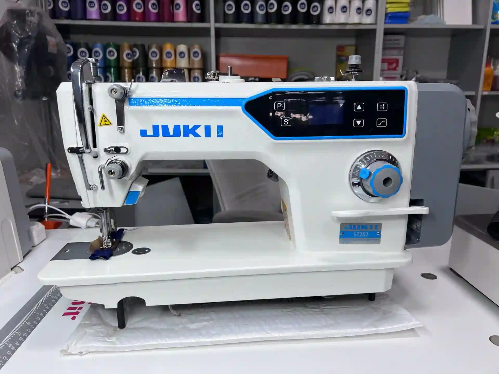 Мошинаи Дарздузи JUKII GT252  — миниатюра 3
