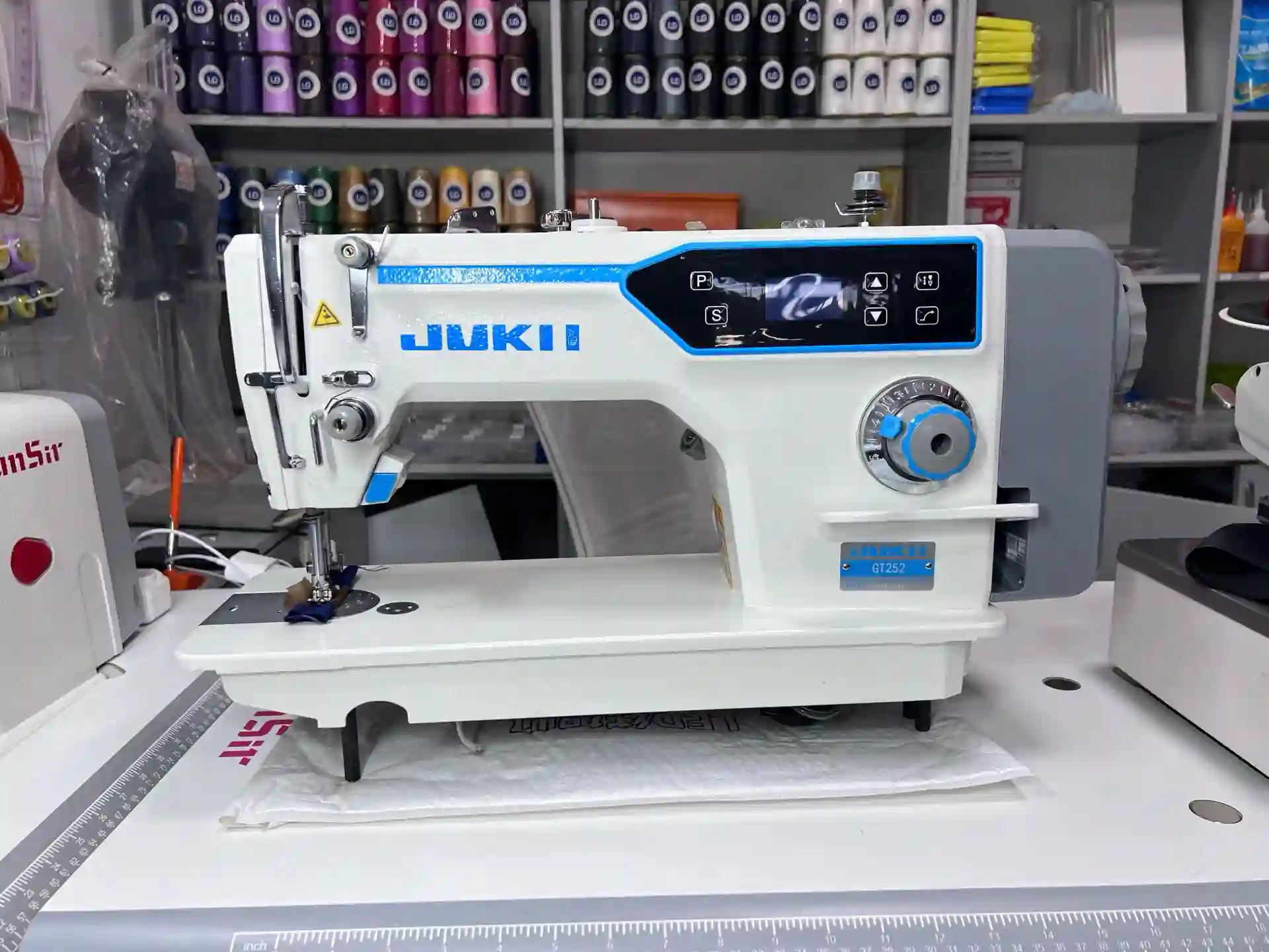 Мошинаи Дарздузи JUKII GT252  — миниатюра 4
