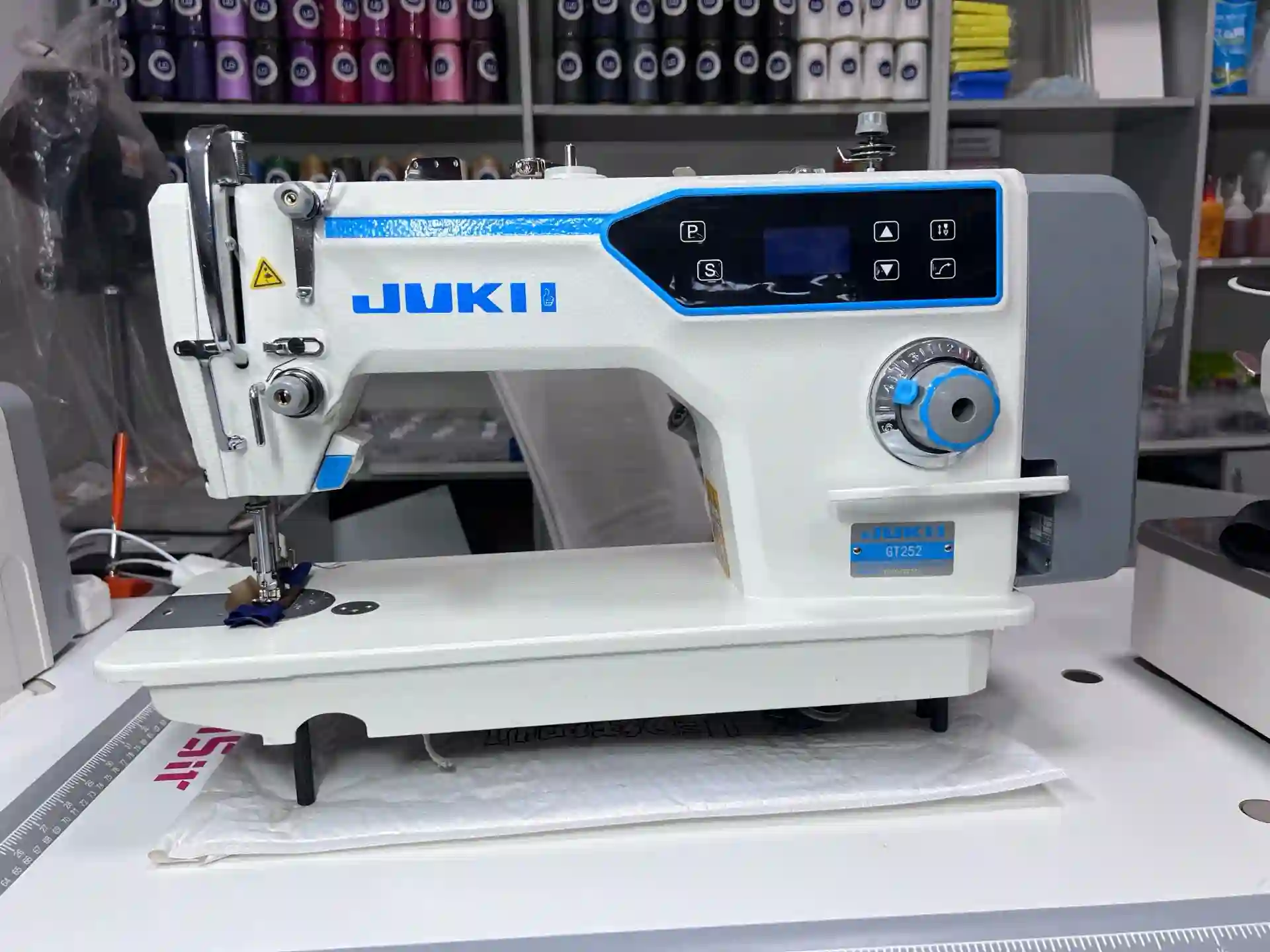 Мошинаи Дарздузи JUKII GT252  — миниатюра 2
