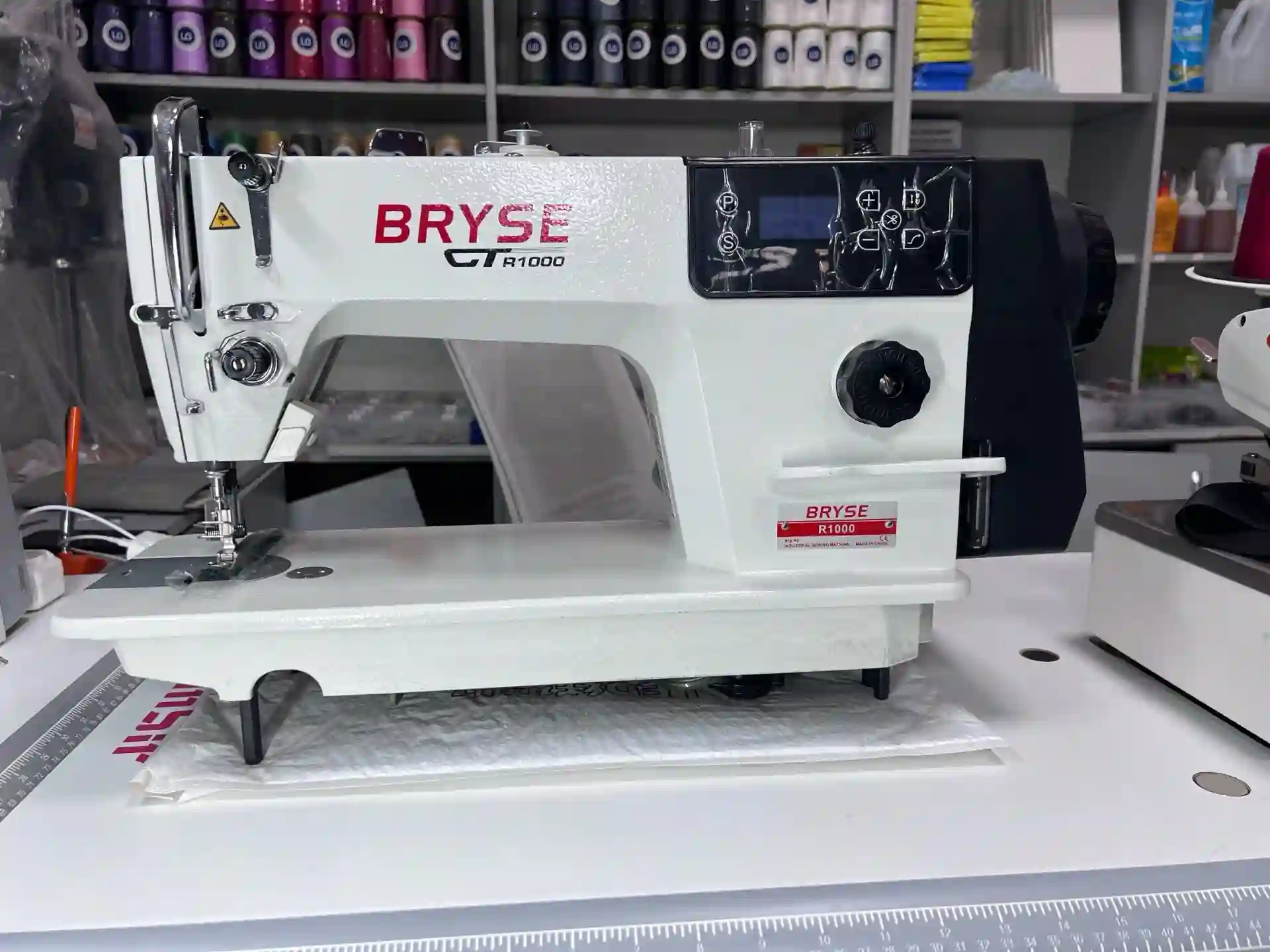 Мошинаи Дарздузи BRYSE R1000 