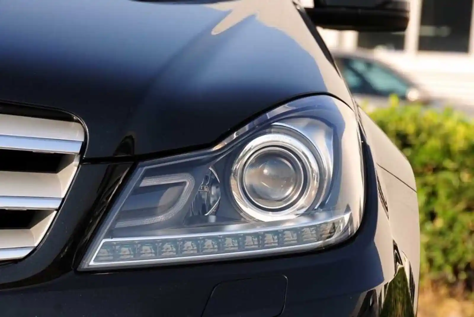 Стекло фары Mercedes C W204 2011-2015 — миниатюра 2