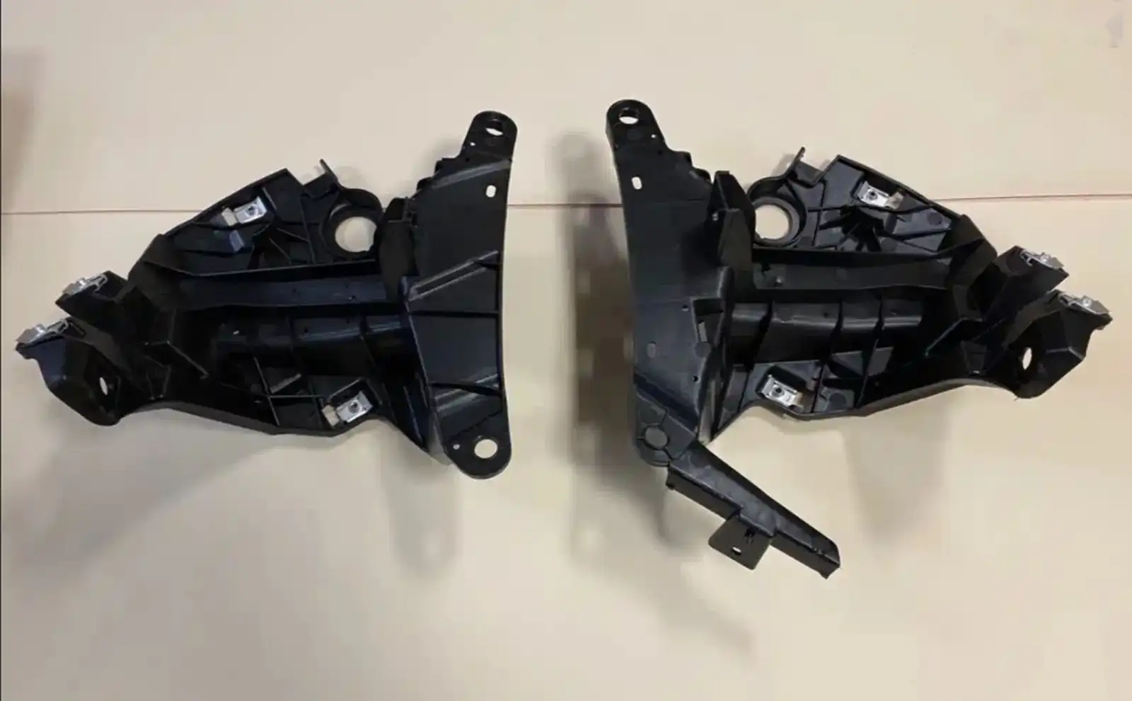Крепление крыла на BMW X5 F15 X6 F16 F85 F86 — миниатюра 2