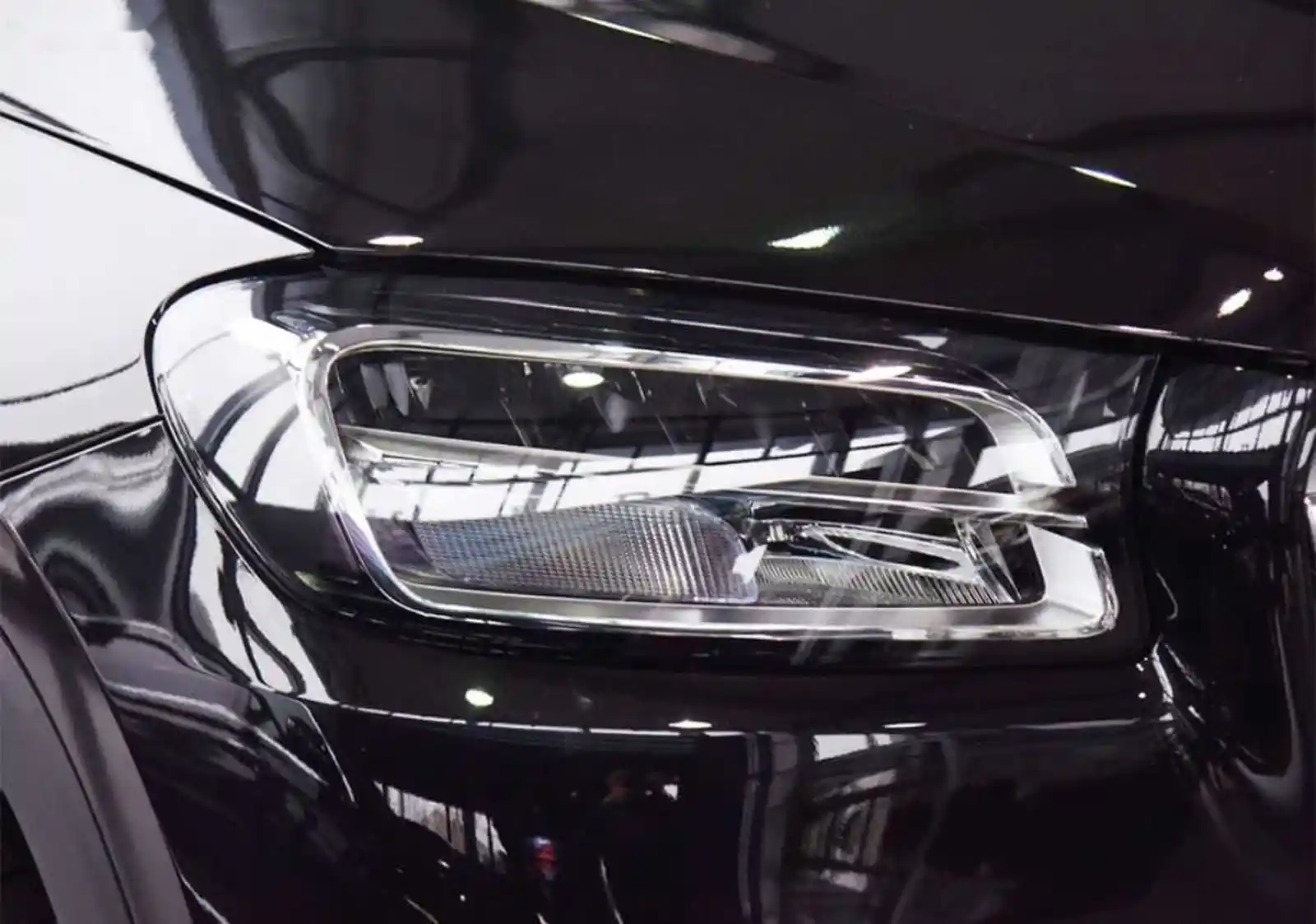 Стекло фары от Mercedes GLS 167 2019-2023 — миниатюра 2