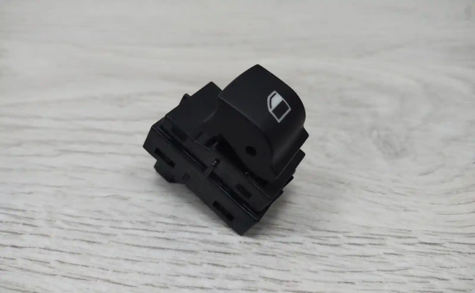 Кнопка стеклоподъемник на BMW F10 F01 F02 X5F15 F30