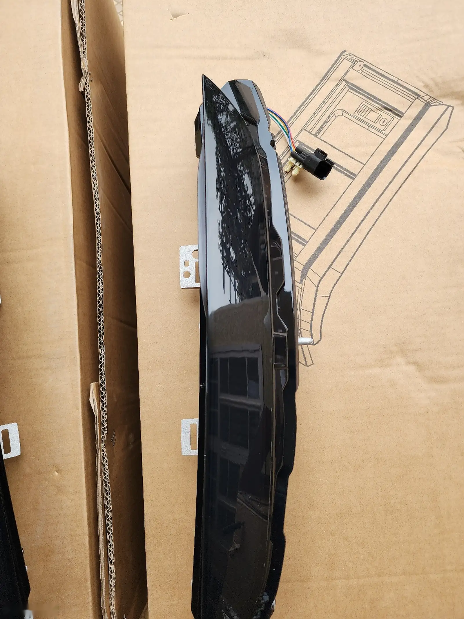 Фара задняя Range Rover Vogue 2023-2025 — миниатюра 2