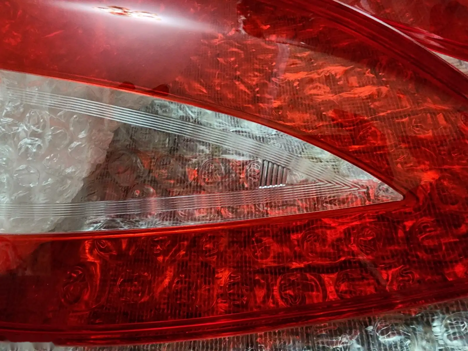 Cтекло на задний фонарь Mercedes CLS 218 — миниатюра 3