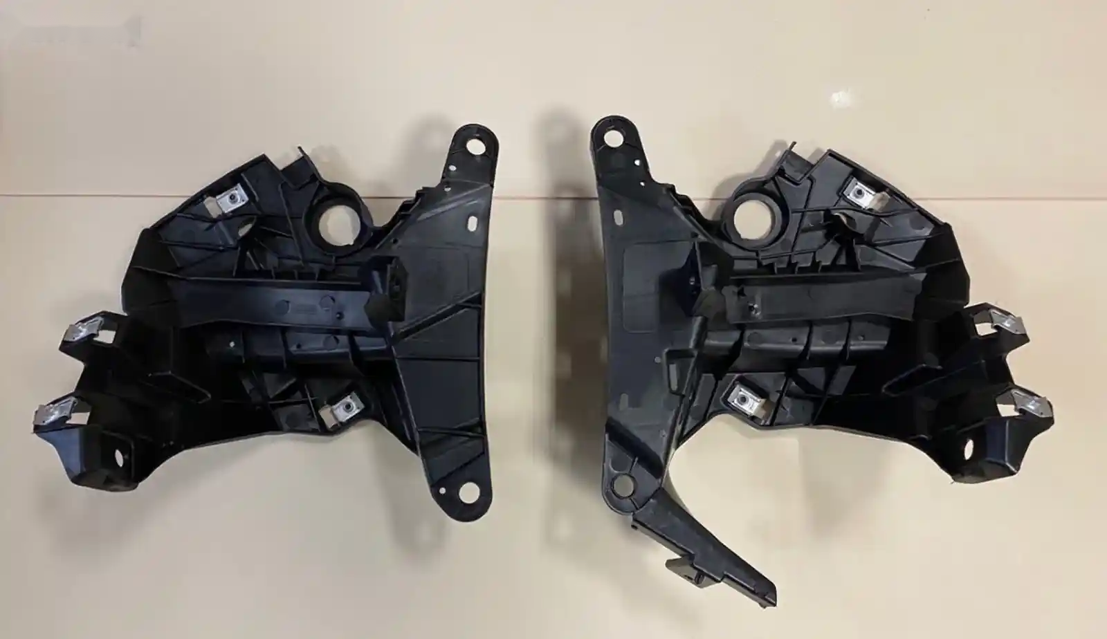 Крепление крыла BMW X5 F15 X6 F16 F85 F86 — миниатюра 2