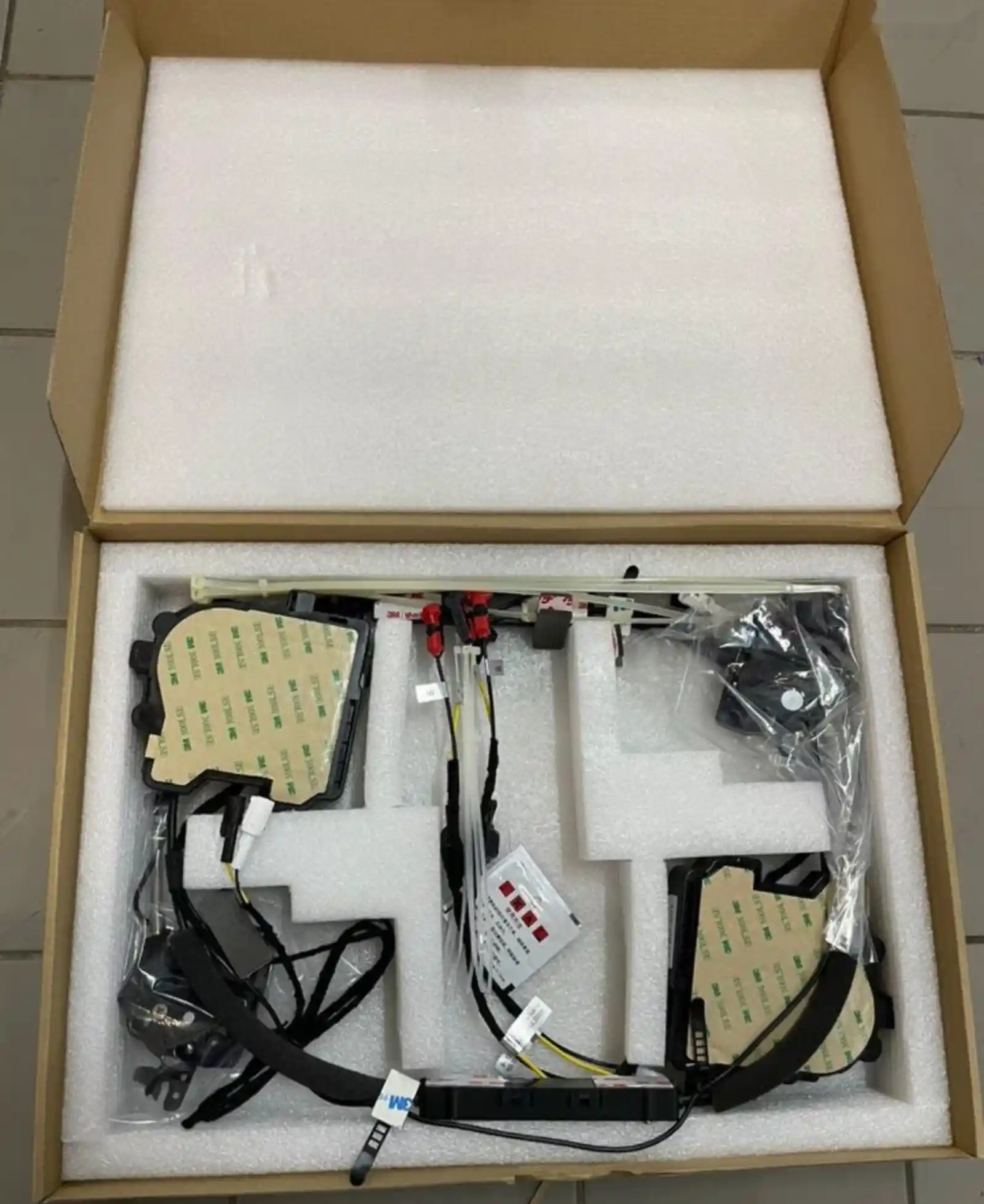 Доводчик дверей от Toyota Land Cruiser 300