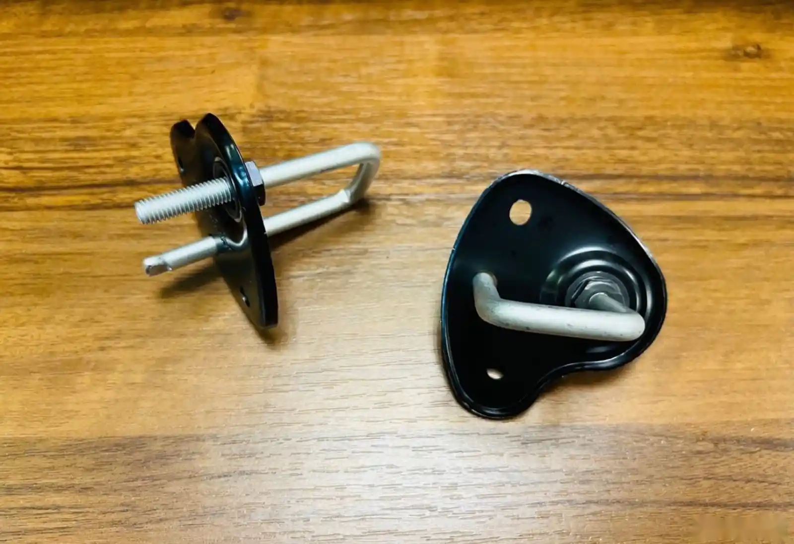 Крюк замка капота BMW G30 G11 G12 — миниатюра 2