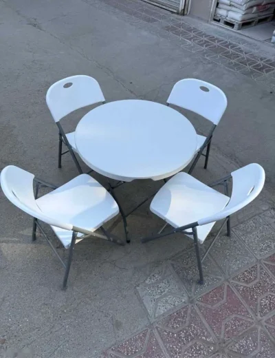 Стол и стулья