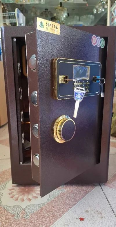 Сейф металлический — миниатюра 2