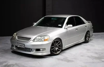 Лобовое стекло на Toyota Mark 2, 2002