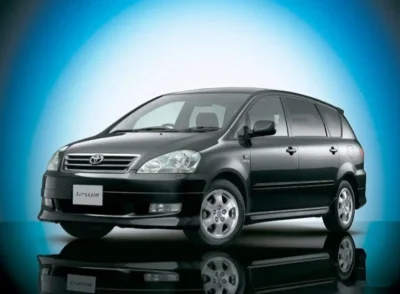 Лобовое стекло на Toyota Ipsum 2003