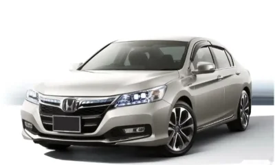 Лобовое стекло на Honda Accord 2014