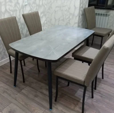 Стол и стулья