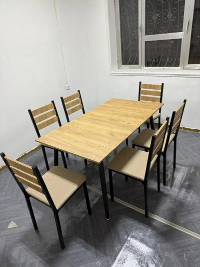 Стол и стулья