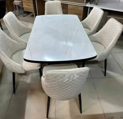 Стол и стулья
