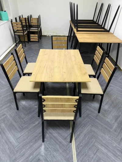 Стол и стулья