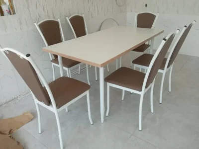 Стол и стулья