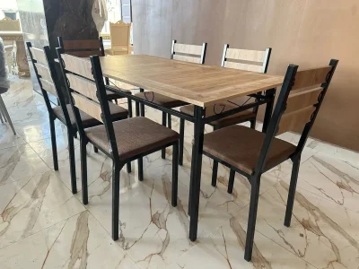 Стол и стулья