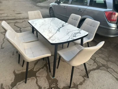 Стол и стулья