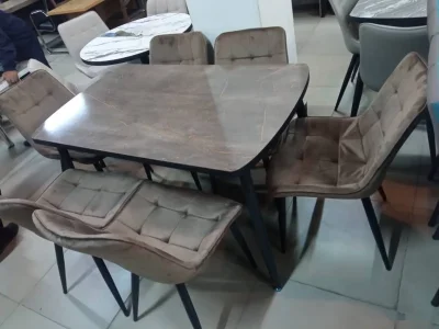 Стол и стулья
