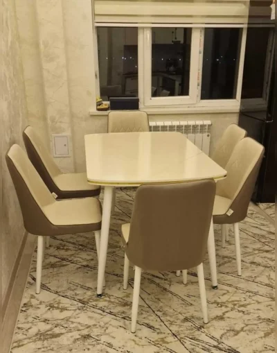 Стол и стулья