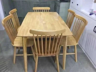 Стол и стулья