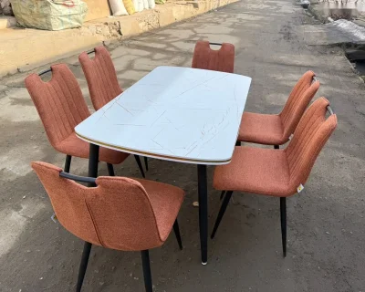 Стол и стулья