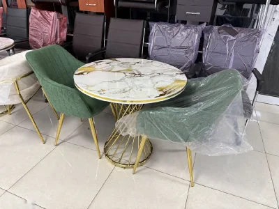 Стол и стулья