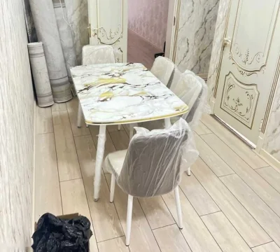Стол и стулья