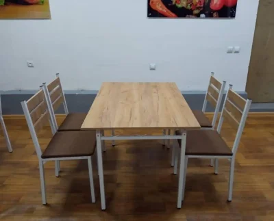 Стол и стулья