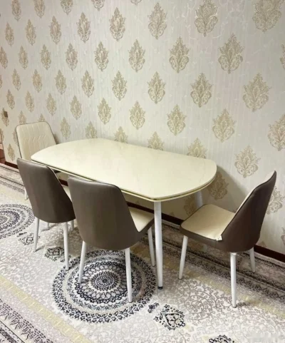 Стол и стулья