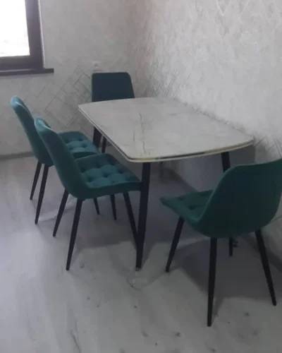 Стол и стулья