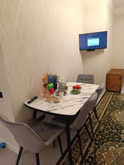 Стол и стулья