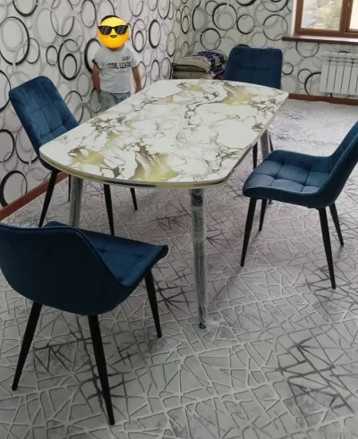 Стол и стулья