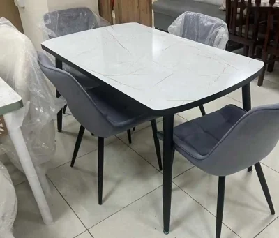 Стол и стулья