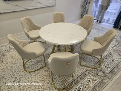 Стол и стулья