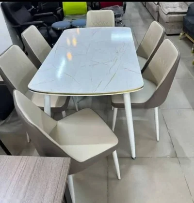 Стол и стулья