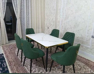 Стол и стулья