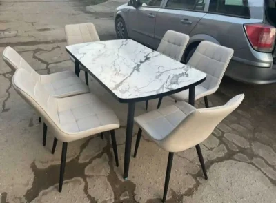 Стол и стулья