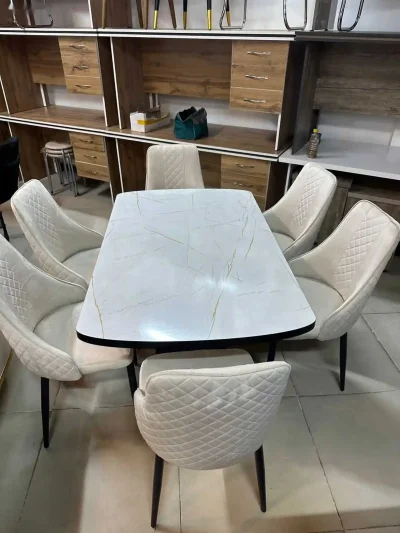 Стол и стулья