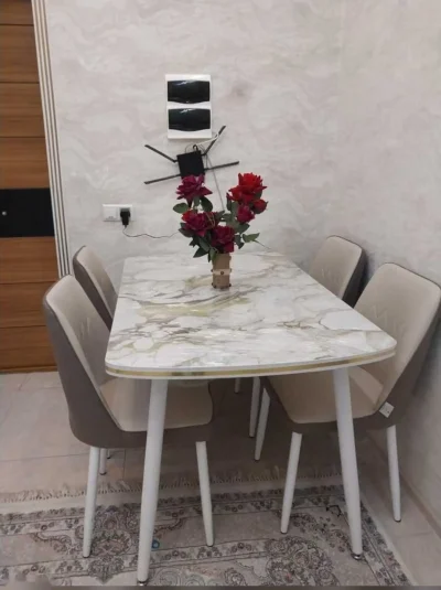 Стол и стулья