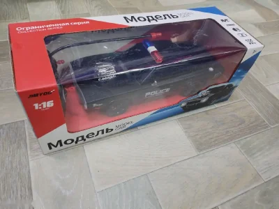 Игрушечная радиоуправляемая машина — миниатюра 3
